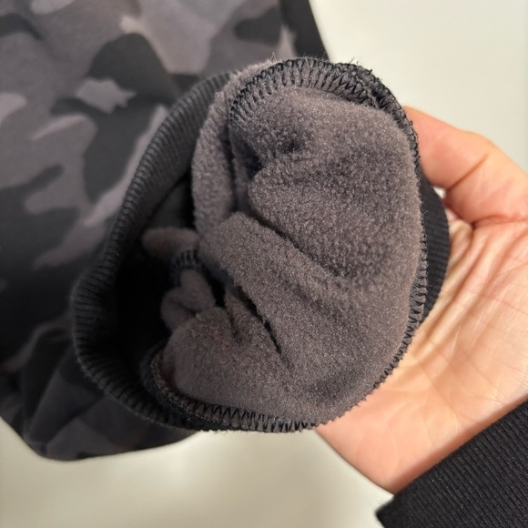 Athleta Triumph Black/Gray Camo Fleece Lined Sweatpants Jogger Petite Inseam - Picture 6 of 9